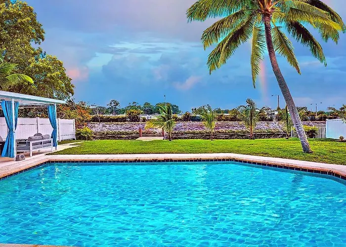 New Waterfront Tropic Oasis - Heated Pool, Canal, Dock, Air Hockey