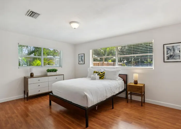 3Br Heated Pool Close To Beach